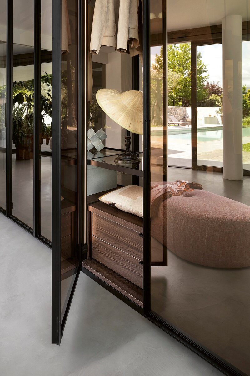 glass-wardrobe-9